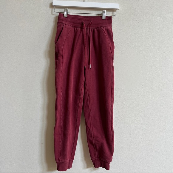 Lululemon Scuba High-Rise Jogger in Mulled Wine Size 0 - Picture 3 of 4